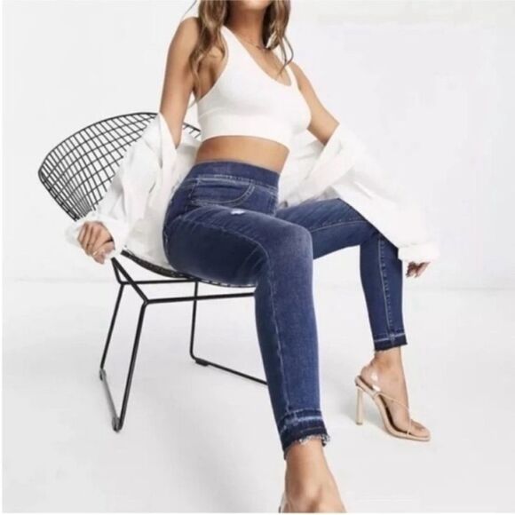 NWT SPANX Jeanish‎ Jeans size small high waisted stretchy - Picture 1 of 9